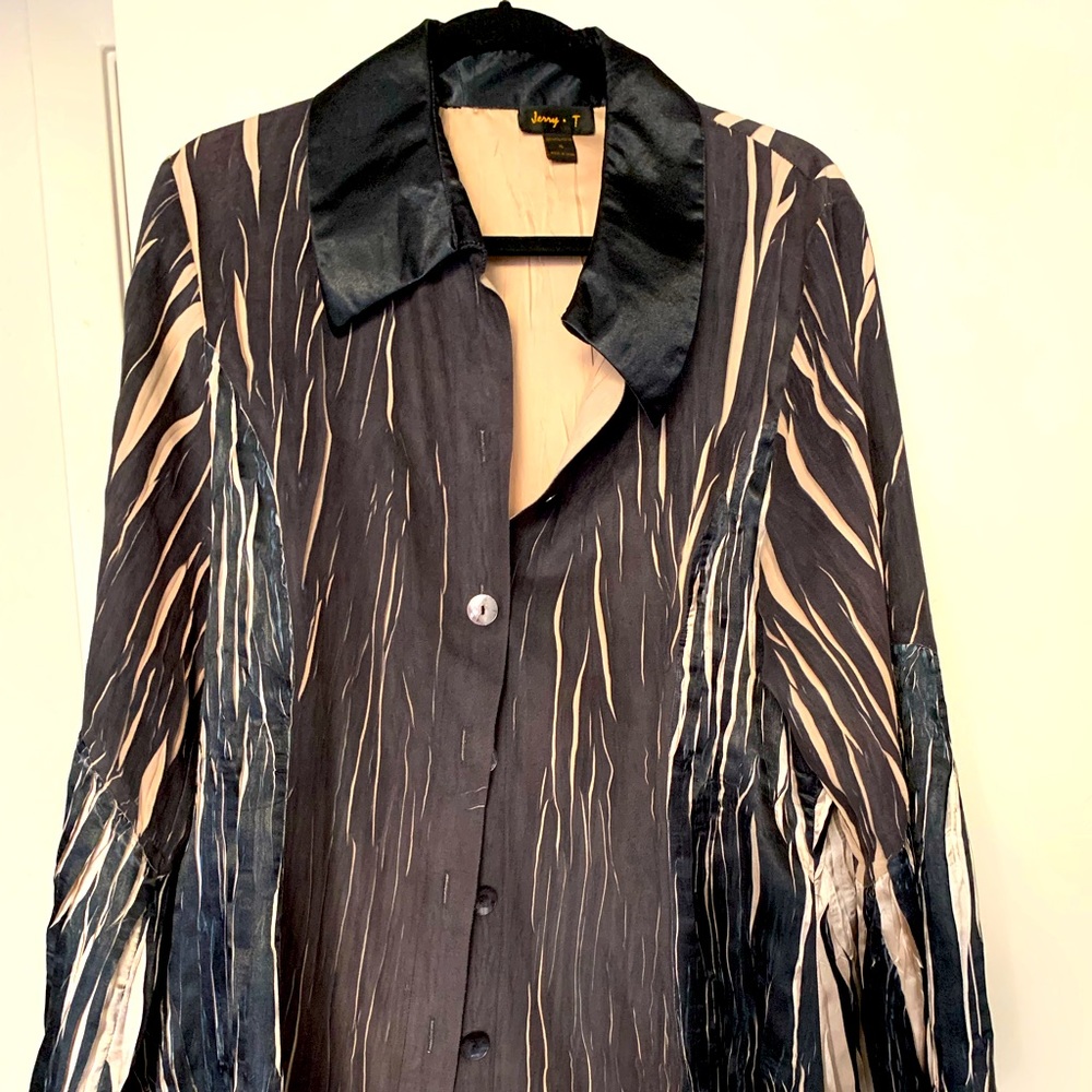 Selling gently used clothes, sizes ranging between 14-18